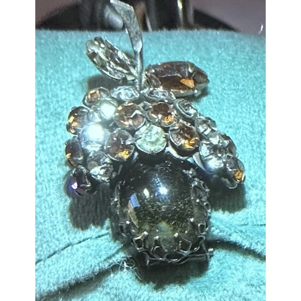 VTG Unsigned Schreiner NY Berry Rhinestone Cabochon 2 Prong Dress Fur Clip RARE